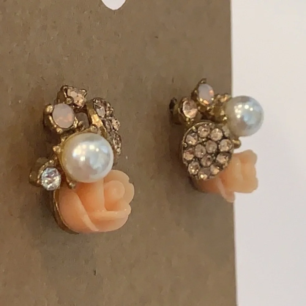 💐5/25 Pearl rose cluster statement gold tone